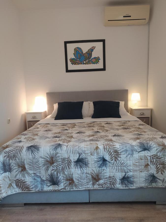 Apartment & Rooms Poppy Rose Zara Esterno foto