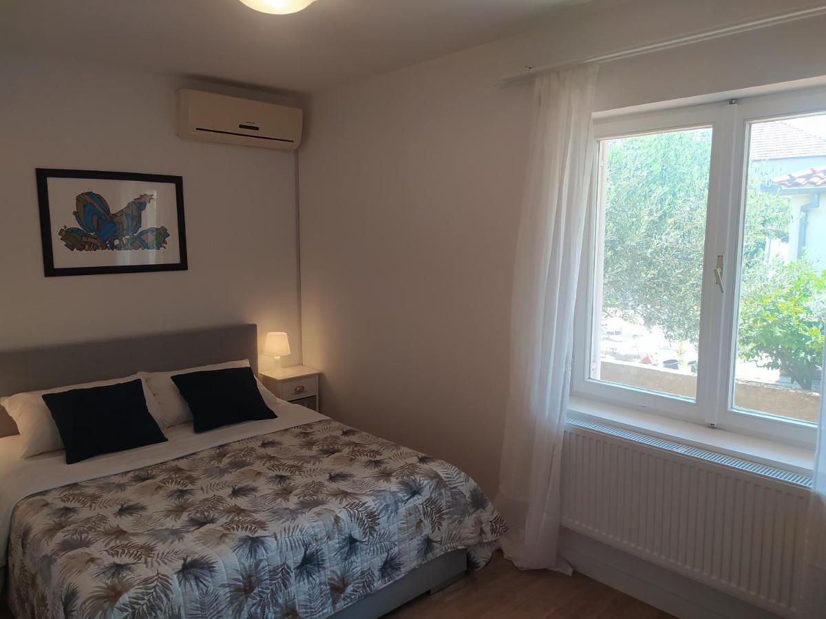 Apartment & Rooms Poppy Rose Zara Esterno foto