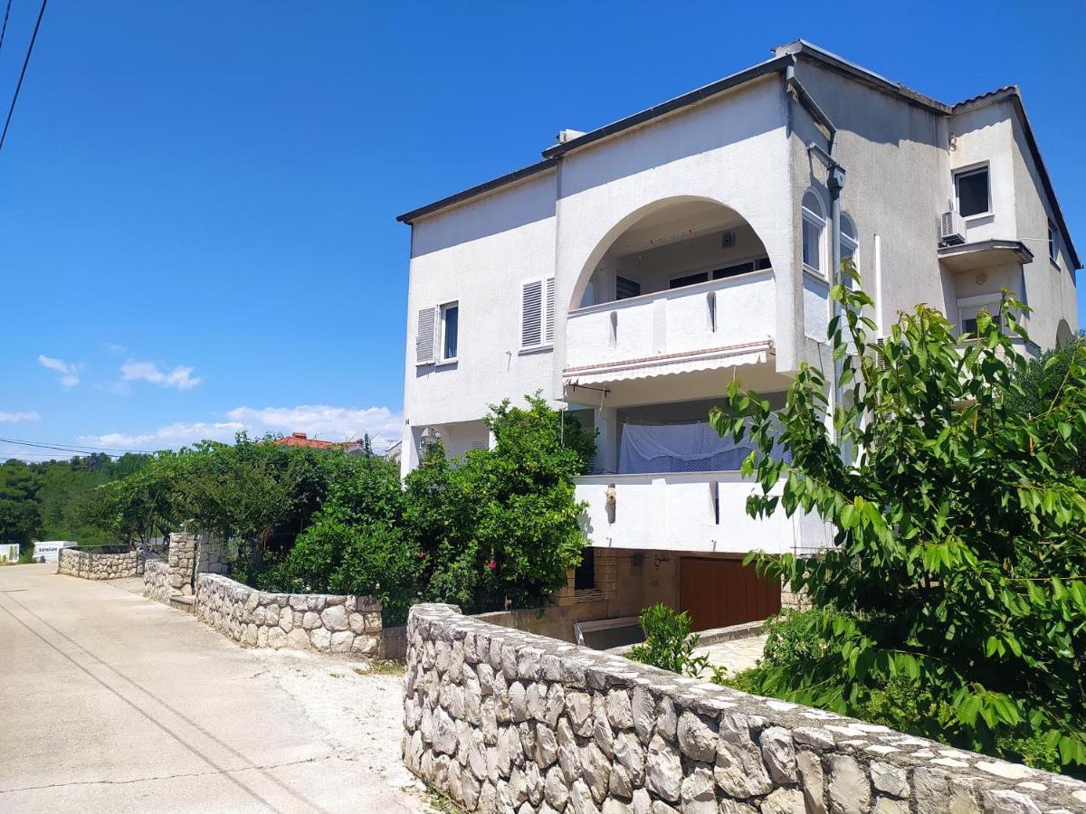 Apartment & Rooms Poppy Rose Zara Esterno foto