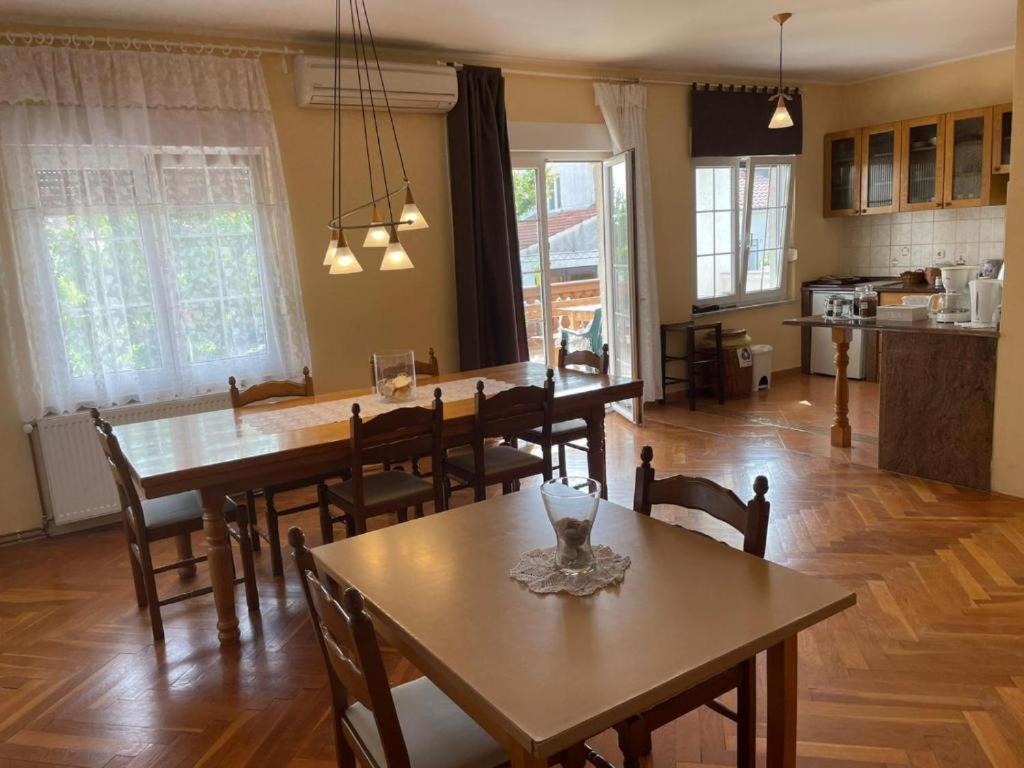 Apartment & Rooms Poppy Rose Zara Esterno foto