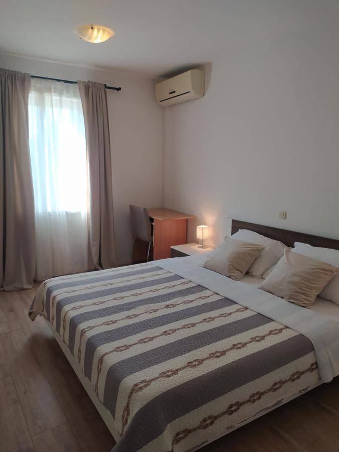 Apartment & Rooms Poppy Rose Zara Esterno foto