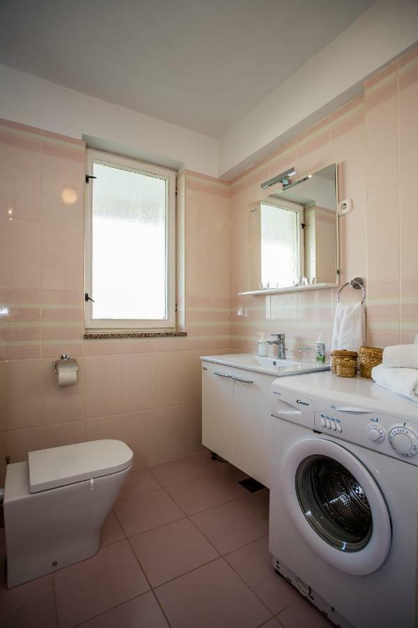 Apartment & Rooms Poppy Rose Zara Esterno foto